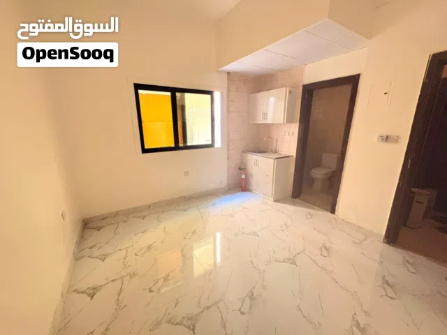 استوديوهات للإيجار في المجرة مطبخ شبه منفصل  سعر مميز وعقد عزاب السعر 20 الف _4 دفعات مع مساحة كبيره