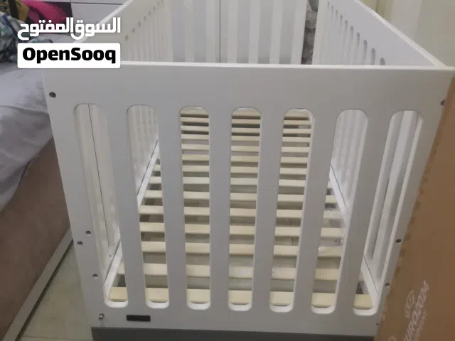 سرير اطفال شبه جديد