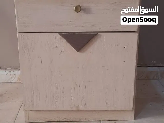 كمود خشب مستعمل و بحالة جيدة جدا - سليم