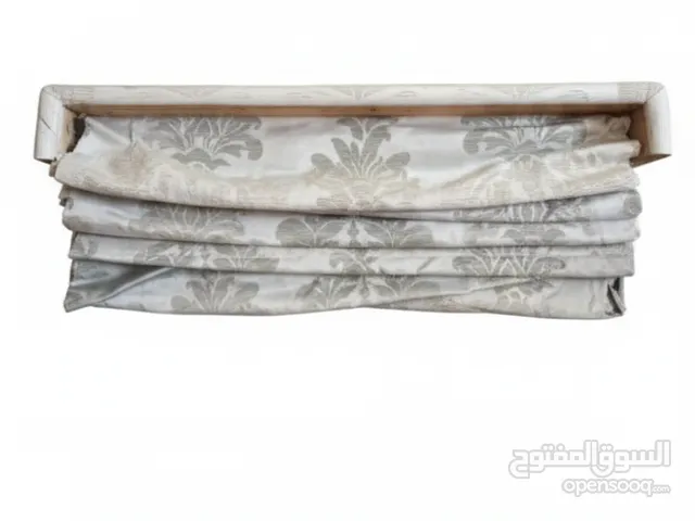 بلتكانات خشب متنجد كاملة بالستائر