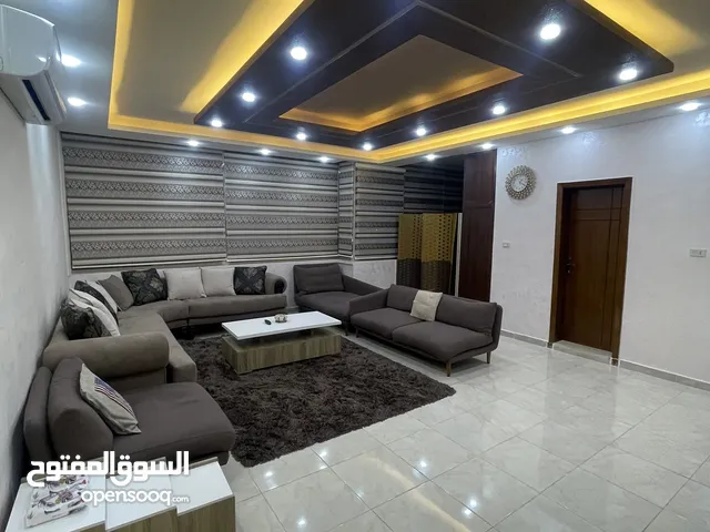 شقة مفروشة مميزة للايجار غرفتين وصالة وحمامين ومطبخ - ابو نصير حي الضياء.