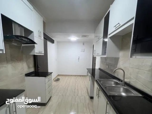 شقه فارغه للايجار فاخره + ام اذينه + 120 م +
