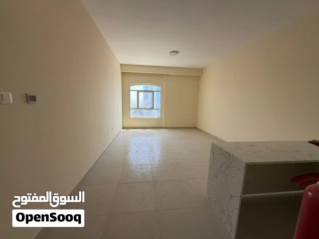 أول ساكن _ غرف ماستر _ اطلاله بحريه _ مطبخ امريكي _ تكيف مركزي _ غاز مركزي _ باركن مجاني