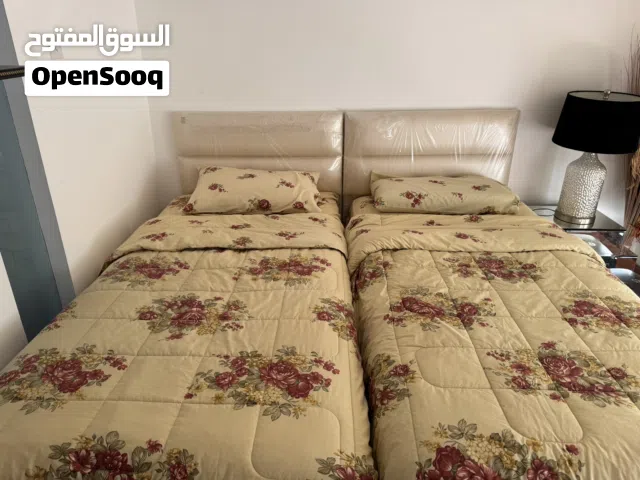 للبيع عدد 2 سراير جداد غير مستعملين بأكياسهم، التواصل للجادين فقط رجاءًا .