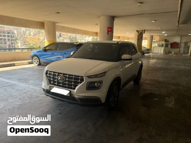 2022 هيونداي فينيو Standard