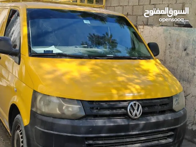 فان شحن فوكس فاكن ترانسبورتر موديل2015 بحالة ممتازة