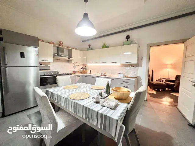 شقـة كزيووني في السراج ، صاحبها مستحق فلوس ومستعجل جداً عالبيع طالب فيها أقل من سعرها قريب ب 150 الف