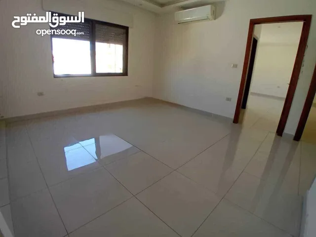روف فارغ للايجار 200 م 2نوم شارع المدينه المتوره