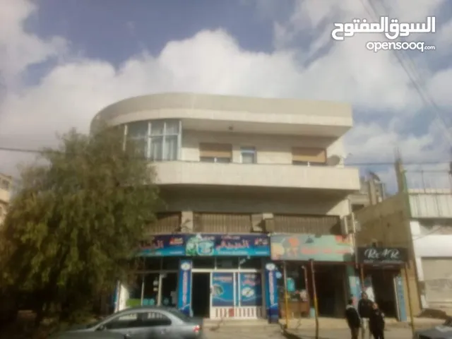 عمارة تجاريه للبيع بناء قديم وتم ترميم العماره بالكامل