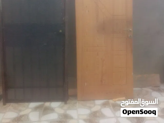 أبواب لوح خارجي وبابين داخليات وباب حديد شبه جديد في تاجوراء