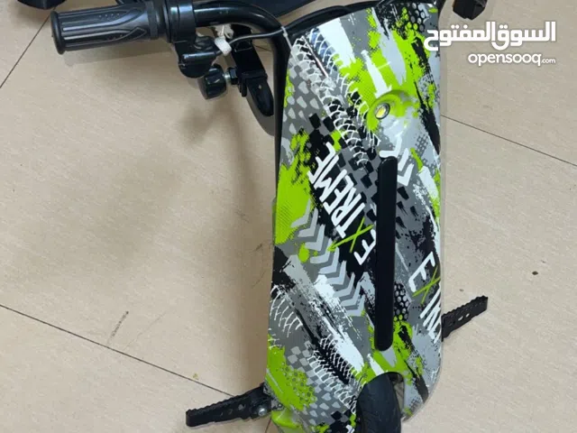 Electric Scooter for Kids/Battery Bluetooth LED Headlights/MINT CONDITION