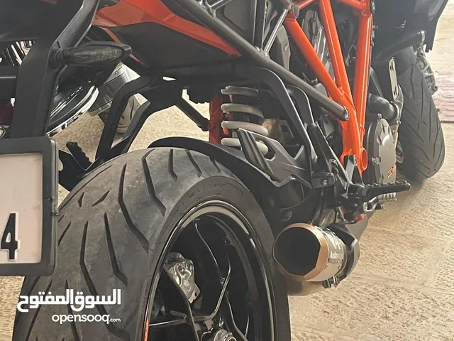 وحش الطرقات – KTM 1290 Super Duke GT موديل 2016 دراجة رياضية وسياحية فاخرة بحالة وكالة للبيع