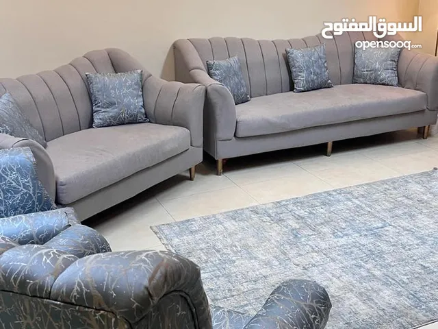 كنب + طاولة تلفزيون + فرشه ارضيه