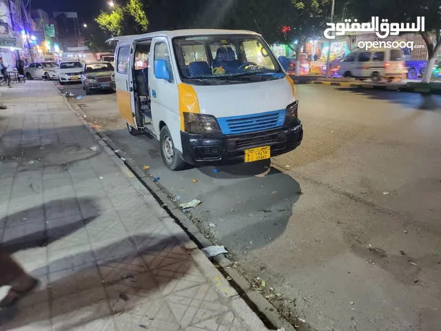 باص نيسان اورفان مستخدم نظيف 2006