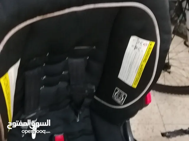 Baby car seat for sale. Its basment not available)