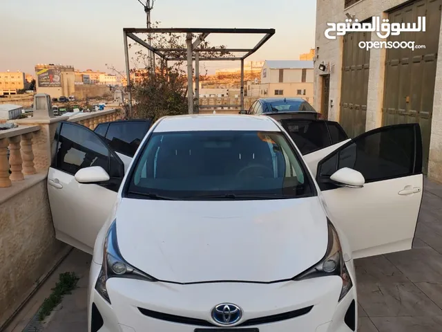 تويوتا بريوس 2016 ( فحص كامل + توب نظافة ) للبيع  Toyota Prius "بسعر مغري"