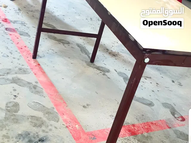 للبيع طاولة قوية
