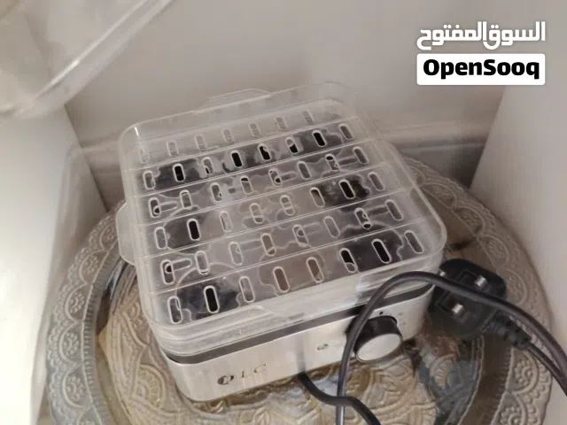 1. عصارة البرتقال الكهربائية (المزدوجة) المواصفات: تتميز بتصميم "رأس مزدوج" يتيح لك عصر حبتين في و