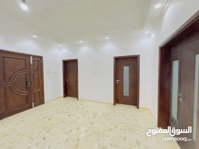 900 m2 More than 6 bedrooms Villa for Rent in Tripoli Souq Al-Juma'a