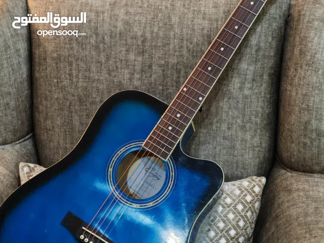 جيتار مع شنطه فقط يوجد وتر مقطوع