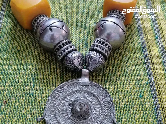قلادات تراثية قديمة مسكي وسندلس