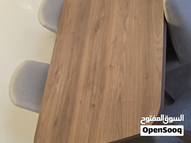 dining table with 6 chairs perfect condition similar to new use only 2 months طاولة طعام مع 6 كراسي
