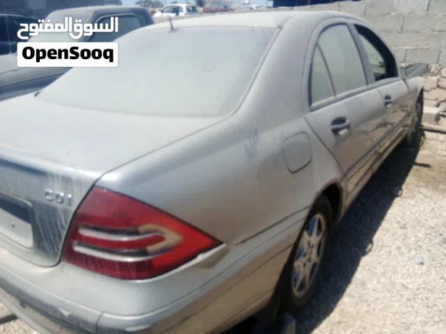 2004 مرسيدس بنز الفئة-C C 200