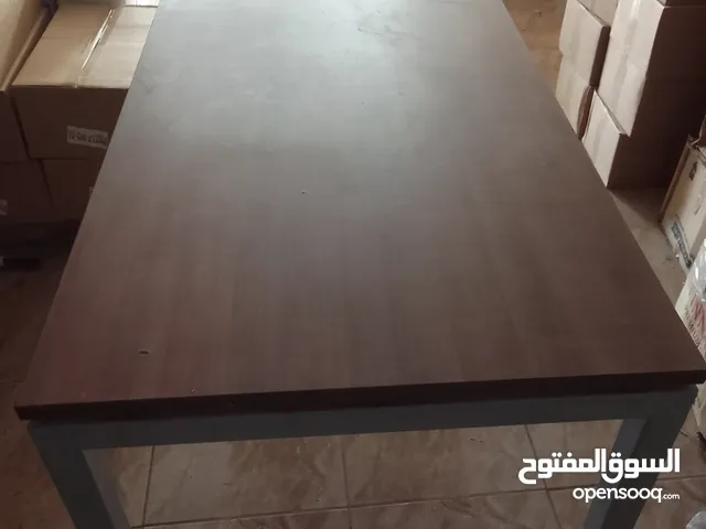 طاولة للبيع