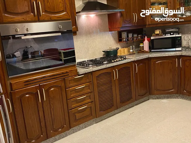 شقة طابق ارضي للبيع بطبربور 212 متر