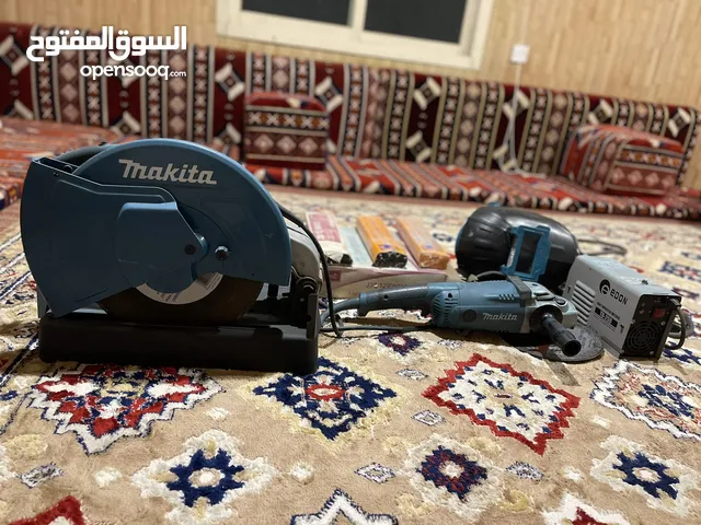 معدات حدادة كاملة شبه جديدة استعمال اسبوعين