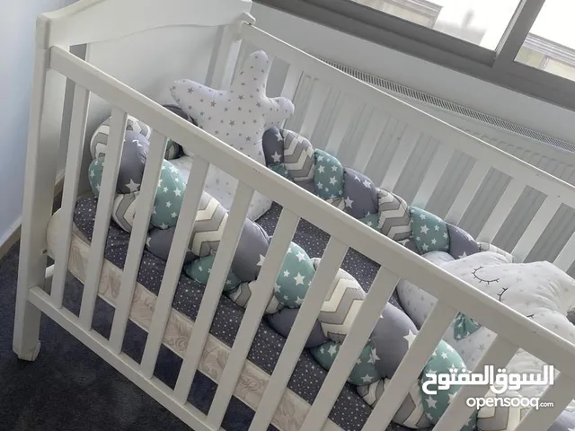 سرير أطفال بوضع الجديد مع الفرشة
