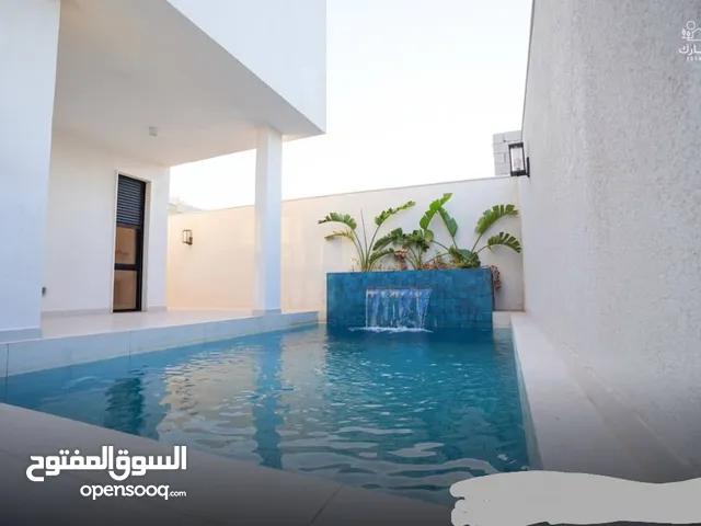 فيلا دوبلكس + شقة مستقلة كمباوند فالي 1 – الهواري المساحة: • أرض: 740 م2 • بناء: دورين + ملحق