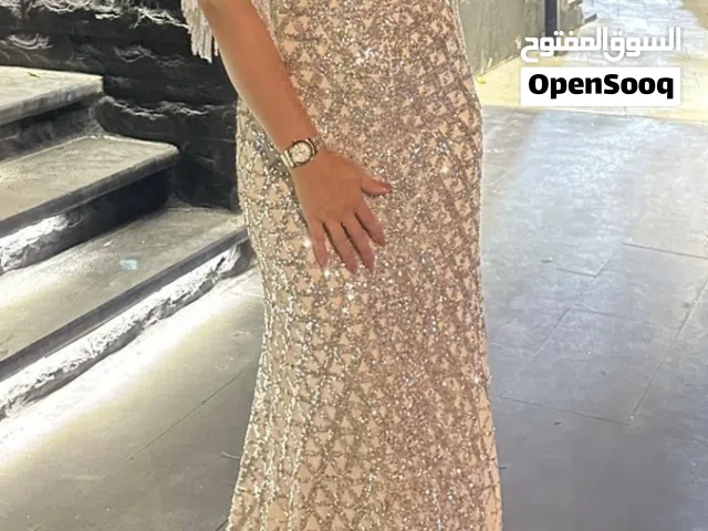 فساتين سهرات بحاله جديده استعمال لبسه واحده فقط مقاس S-M والفستان الاول من هارفي من الافنيوز للبيع