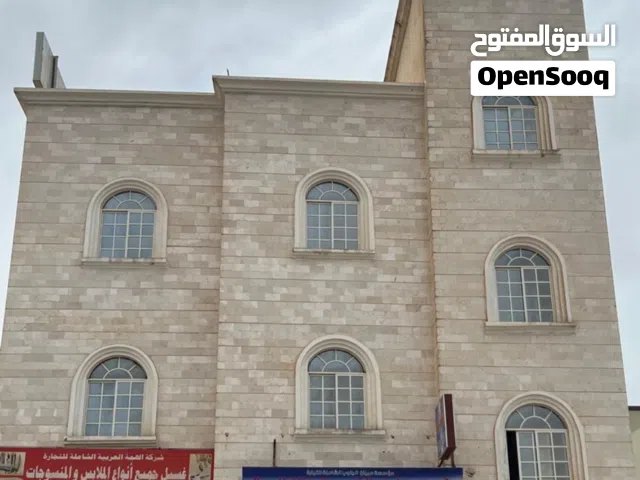 بناية تجارية يتوفر غرف وشقق واستوديو مفروشة ف منطقة السعادة الشمالية