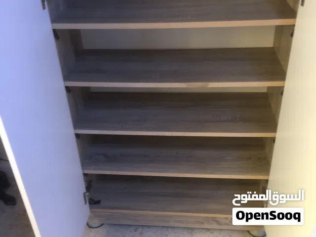 خزانة أحذية للبيع بحالة ممتازة