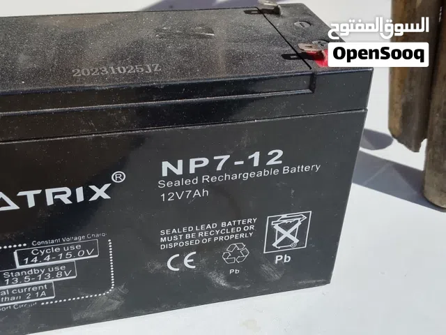 بطاريات شحن شغال على فحص كامل 12فلت 12 امبير 40  بطاريات 12 فلت 7.5 امبير كل شغال موجود 30 بطاريه