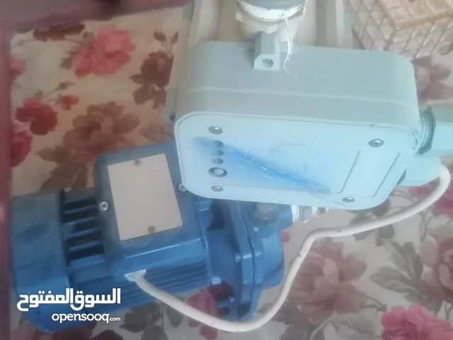 مضخات ماء عدد 2 وحده مع برسو لظغط المياه من أعلى لاسفل والأخرى بدون برس