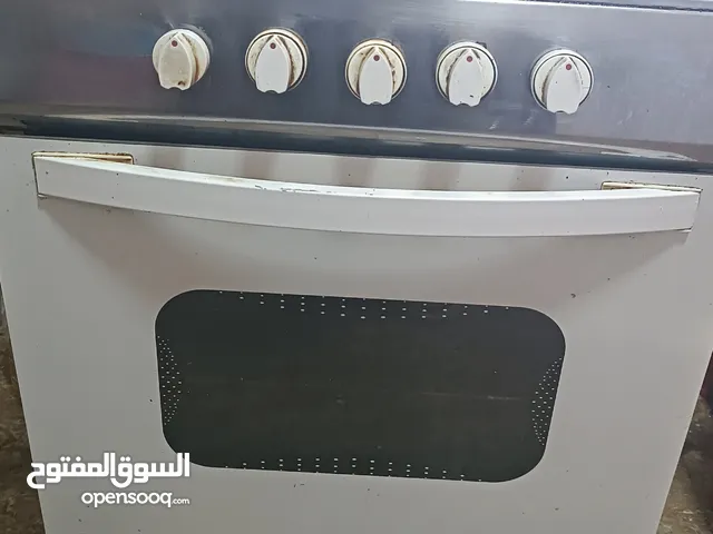 موقد غاز مع فرن في حالة جيدة