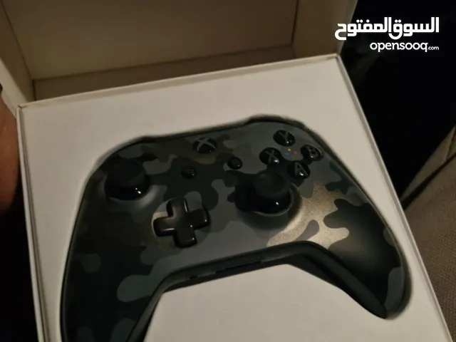 يد اكس بوكس ون تمشي حت عالى السيريس عادي استعمال اقل من اسبوعين شوف سعرها برا