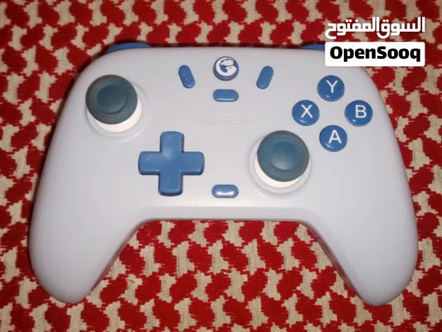 يد تحكم من شركة GameSir موديل T4 Nova Lite حجمها تقريبا 15-17 cm