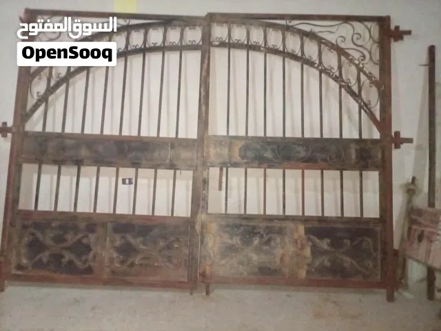 باب حديد حجم كبير للبيع