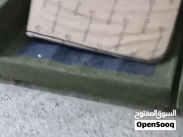 كنبة صالون افرنجي قطعتين للبيع .