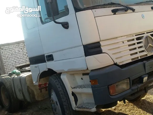 راس تريلا مرسيدس اكتروس شاسيه 2007 آلات جر كبيرة حاله كوتش جيدة جدا