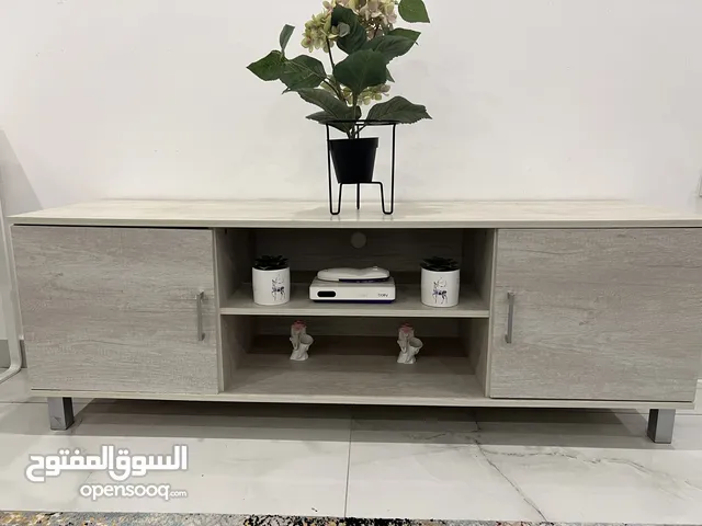 طاولة تلفزيون + كرسي + طاولة جانبية TV table