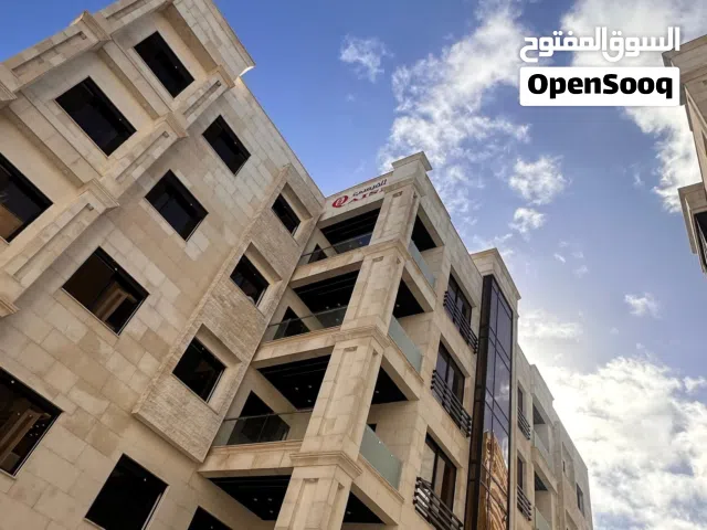 شقة طابق اول للبيع ضمن مشروع جديد في اجمل مناطق الجبيهة المنصور مساحة 145 م