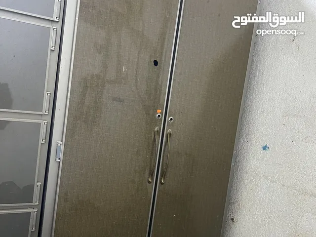 عارضه المنيوم تفصال كلشي مابيها بس ضربه صغيره بالباب