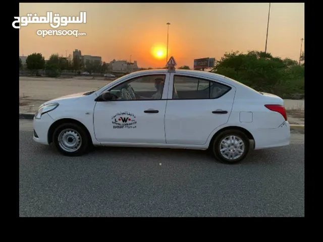 تعليم قيادة السيارات