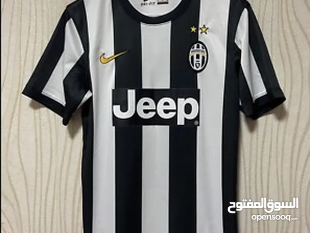 100% authentic juventus black and white 2012/2013 jersey good condition and washed too