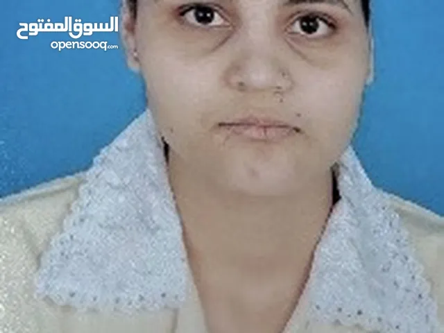 طباخة نيبالية وهي عاملة منزلية ولديها خبره بالتنظيف والكوي وغسيل الملابس وطهي الطعام  وخبرته 2 سنه.