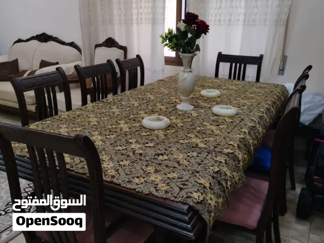 طاولة سفره للبيع خشب زان مع 8 كراسي بحالة وكاله طولها 210 وعرضها 110 سعر 150 قابل للتفاوض العنوان
